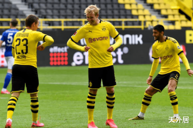 德甲■多特“尬舞”4-0狂胜！球迷们习惯吗？全世界吐槽德甲：像训练赛