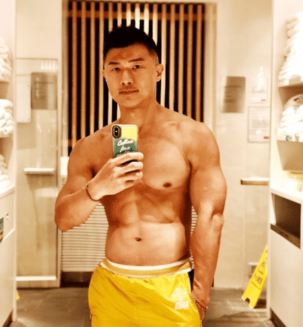 【关之琳】58岁关之琳爱上男模?豪宅合影如胶似漆,对方前任也是富婆