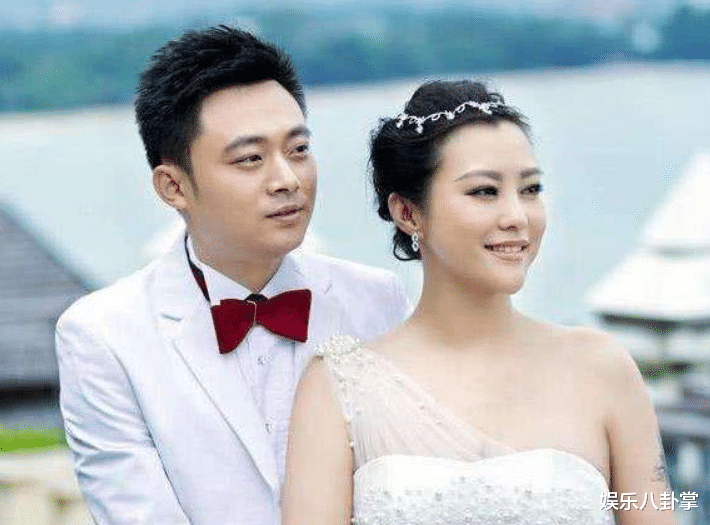 邓超|邓超38岁现任妻子和42岁前任,4岁的差距,一个少女一个女王