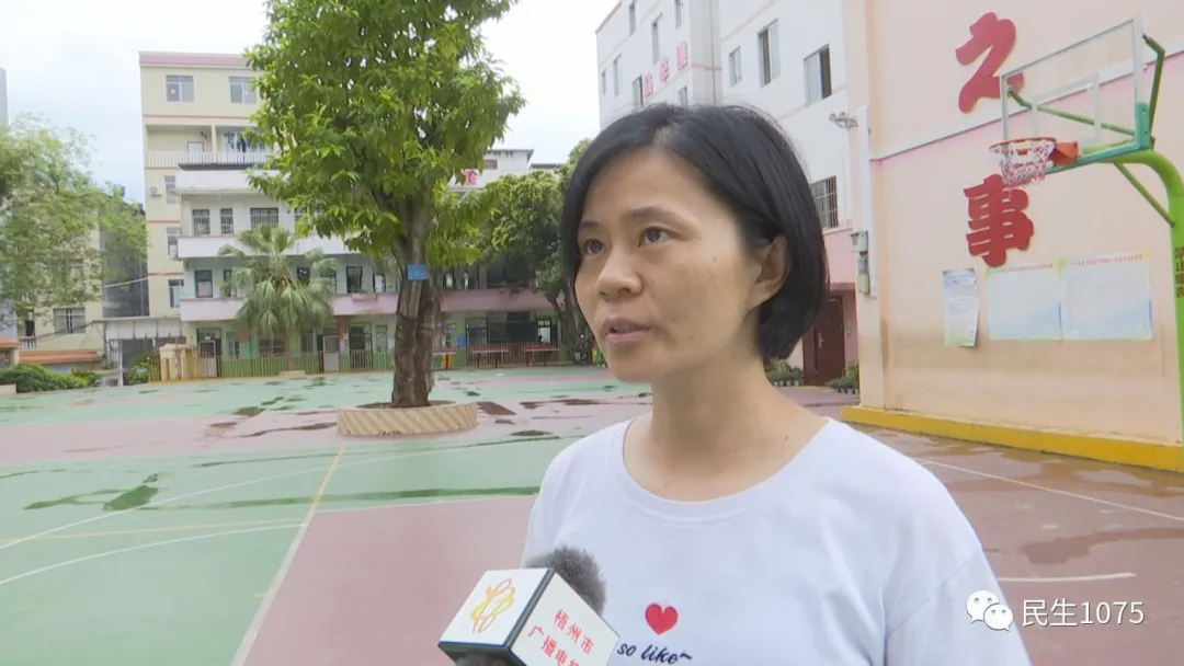 旺甫@旺甫，致敬校长！舍身保护学生，当时没顾虑那么多！