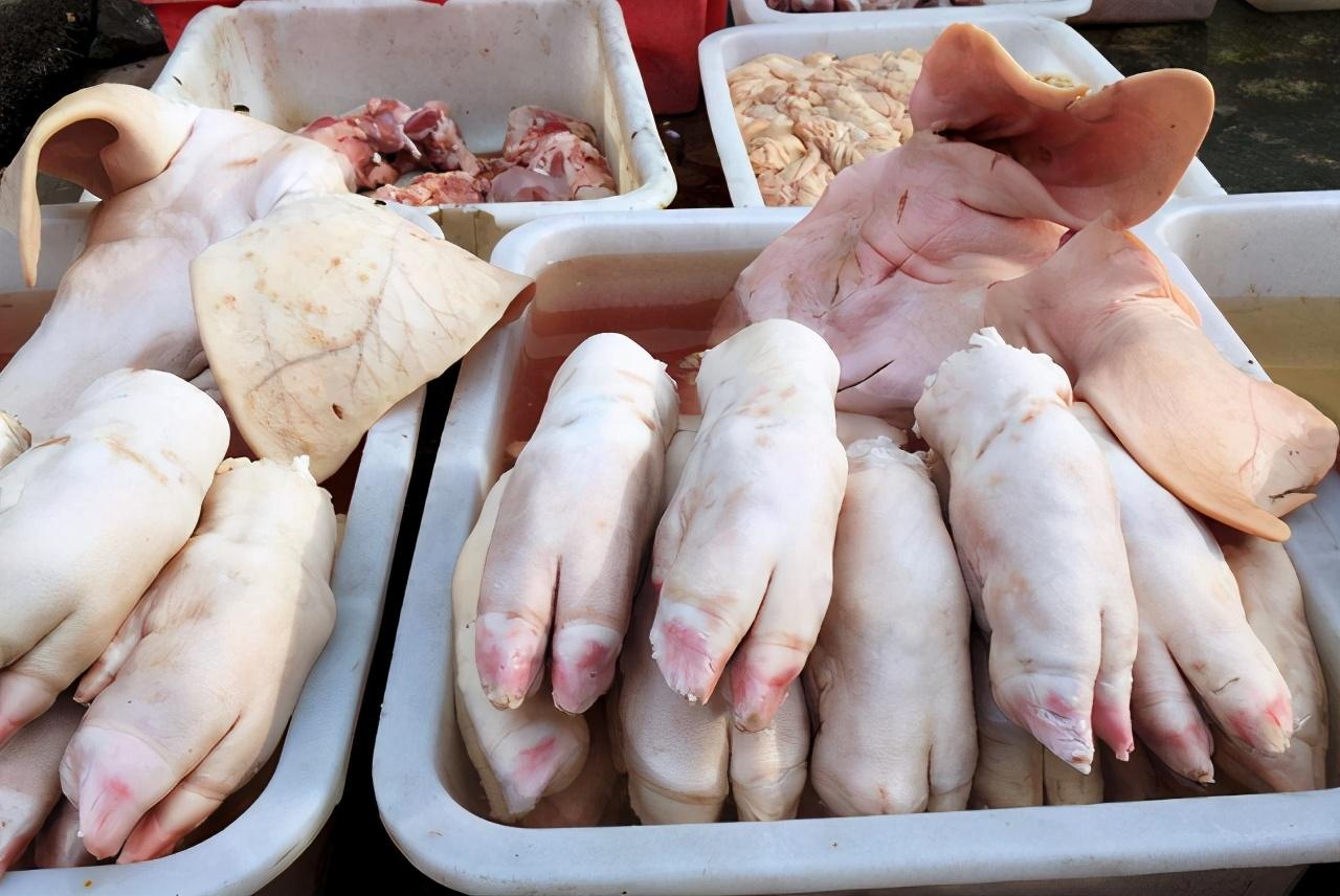 猪蹄|买猪蹄时，别只知道挑大的，肉贩子：牢记8句顺口溜，一挑一个准