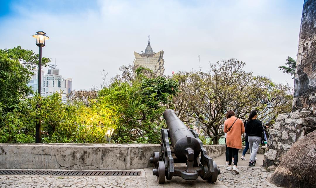 #遂昌#何鸿燊在澳门建了一座金色大楼，周边都是旅游景点，每年游客如云