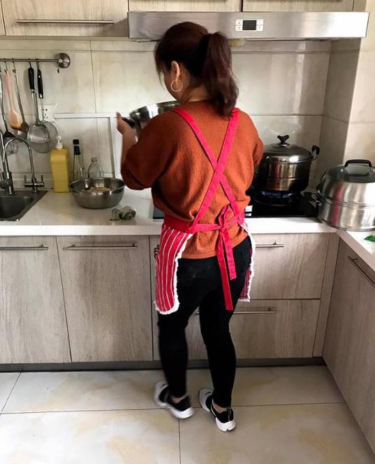 【】晒晒岳云鹏现实中的家，瓷砖的颜色像玉石，装修风格起码过时十年