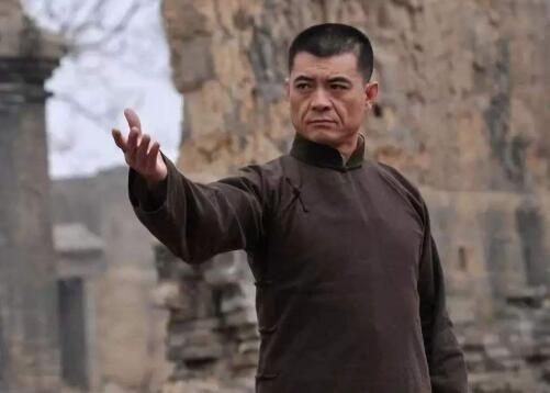 #谢娜#捧红丈夫后，换来的竟是离婚？和儿子相依为命，如今老公娶小7岁影后！
