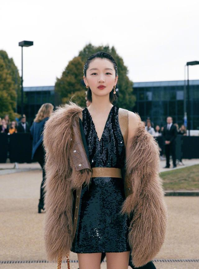 『周冬雨』92年周冬雨才是真\后浪\!获金像奖影后太牛,比章子怡巩俐霸气