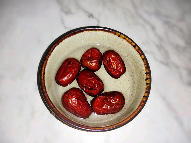 「红豆」天热,我家最爱喝这粥,健胃护脾易吸收,比小米粥还养人