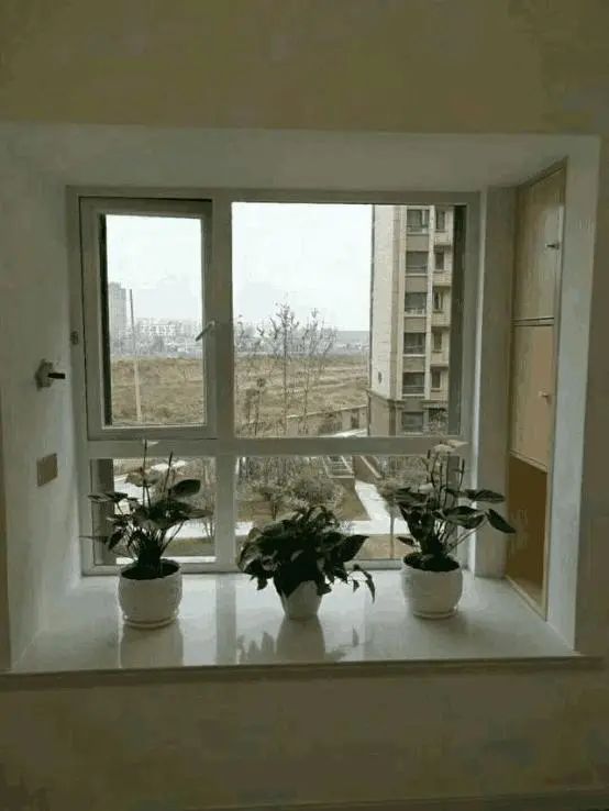 「木工」朋友新房装修，木工用免漆板打的柜子只花4万元，你说值吗