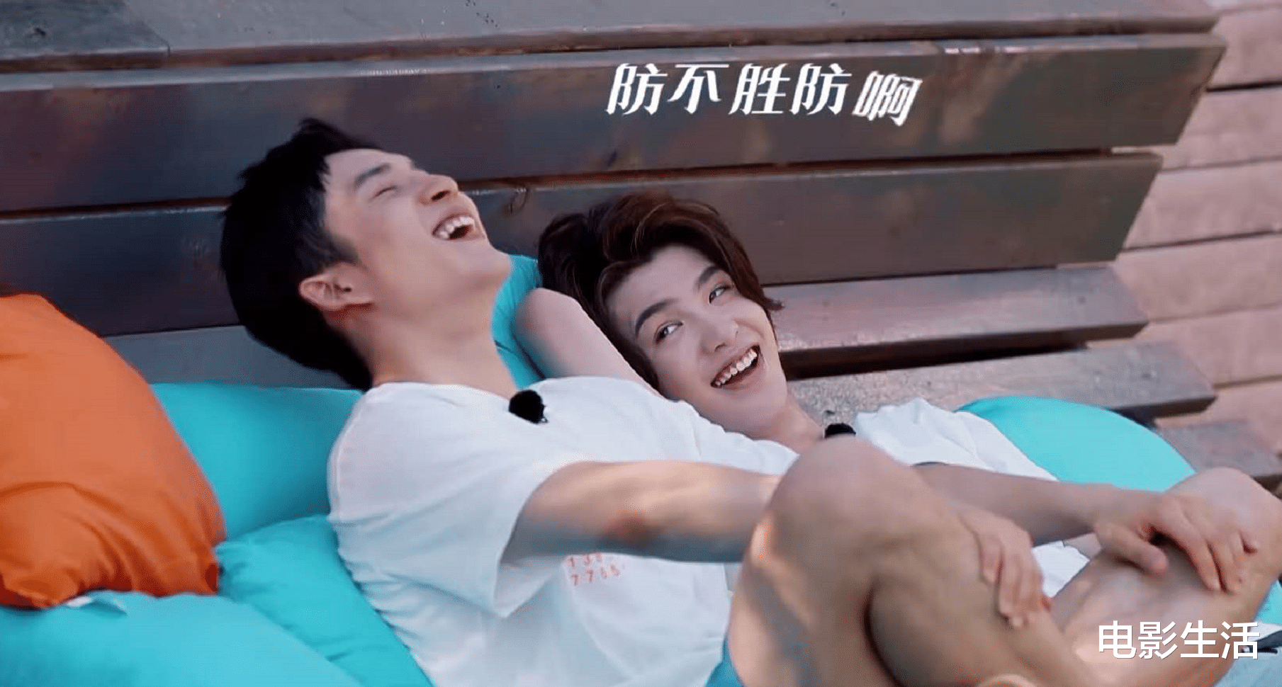 夏日冲浪店@热度第一！《夏日冲浪店》看点多，韩东君乔欣互怼，王一博解放天性