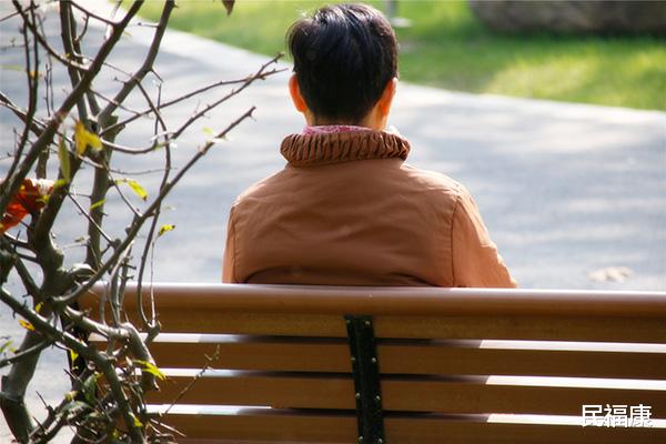 更年期|女人多少岁进入更年期算正常？到了更年期，身体会有哪些提示？