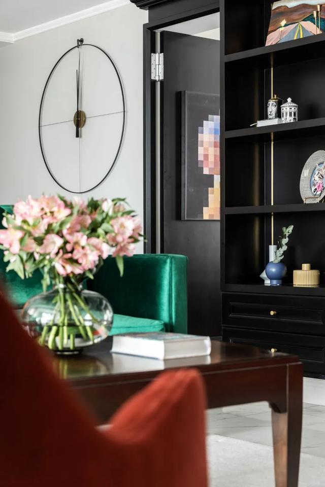 「」131㎡现代轻奢，横厅格局，过道做电视墙，隐形门的设计真漂亮