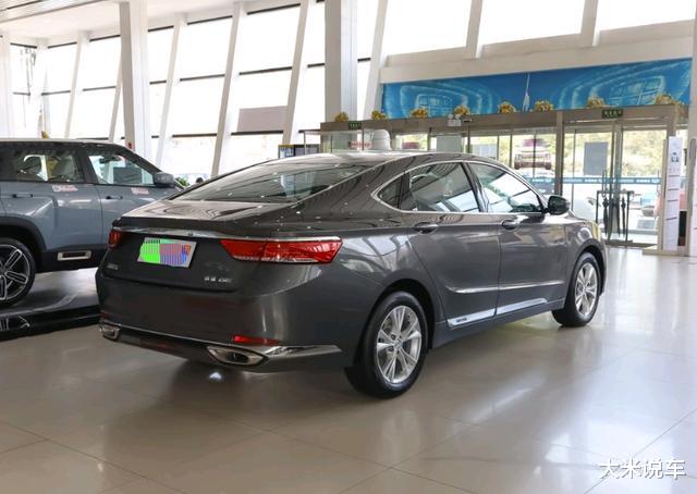 吉利汽车|又一中级车“价格屠夫”！车长5米，配混动系统，25万品质才卖9W多