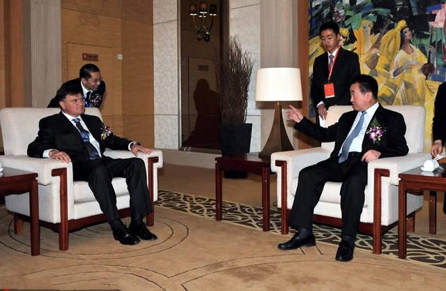 王健林|8900亿负债减至1800亿，王健林如何摆脱经济束缚？少不了妻子加持