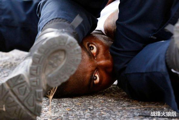 『特斯拉』大选关键时刻，特朗普威胁否决美军7400亿军费，盟友劝说不要胡来