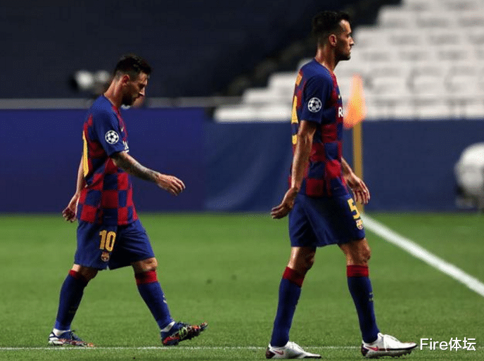 梅西|巴萨2-8看清一人！梅西在硬仗里令人失望，半场结束便呆坐不语