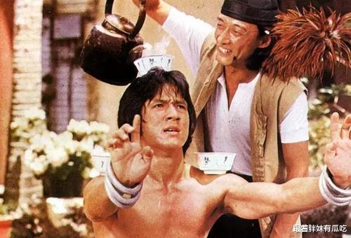 成龙|成龙：前面的人把饭都盛走了，结果有40个人没饭吃，我说我看着你们吃完