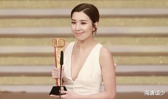 唐诗咏|TVB视后大战再起波澜，唐诗咏率先出局，两强相争局面初见端倪