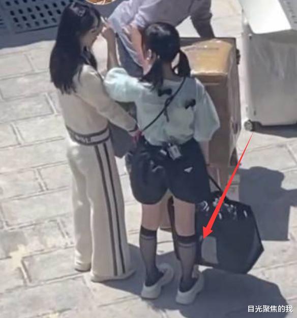 赵丽颖|中餐厅室外38度天录制，别的女星都露腿，就赵丽颖与众不同