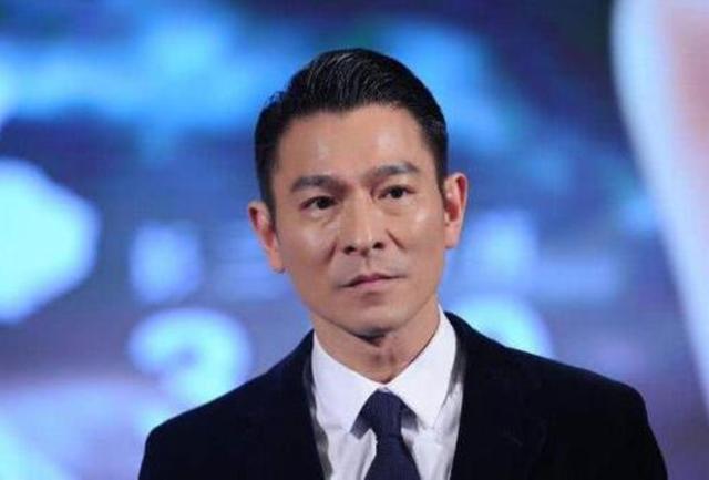 [刘德华]他是刘德华最牛的粉丝，因长相神似华仔走红，今娶刘德华前女友为妻