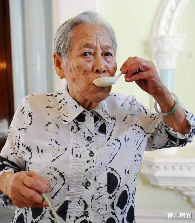 『事业编制』宿管阿姨发动“云晒被”，被学校破格专转正，享受事业编制待遇