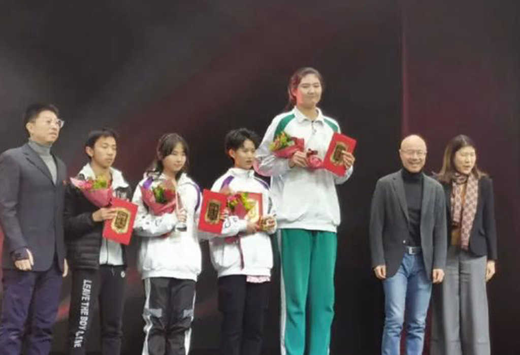 篮球|中国篮球的希望！14岁身高2米27喜爱篮球，已经入选国字号球队