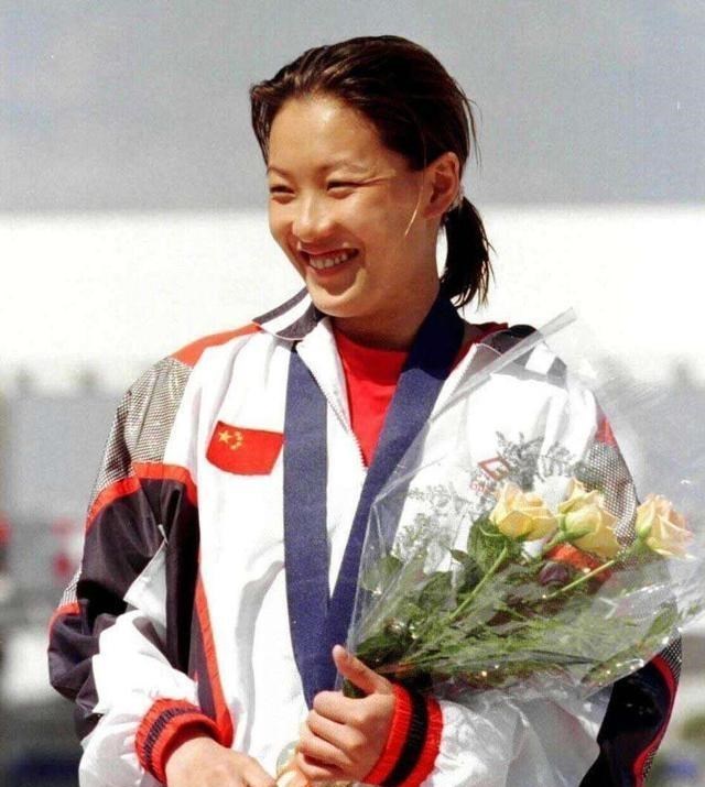 伏明霞@42岁伏明霞现状：退役后嫁老头，如今想为70岁丈夫再生一胎