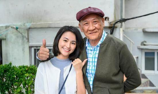 「李家鼎」75岁老戏骨央求前妻复合，被拒之后，拍全家福“徐徐图之”