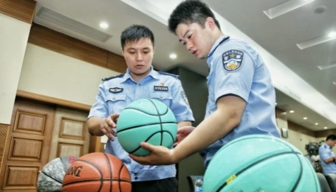 spalding|500万网红假球被警察端了!你女朋友该不会也送过你这个吧?