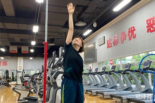 叶诗文|中国游泳新领军人物横空出世，主项创佳绩，15岁新星再胜叶诗文