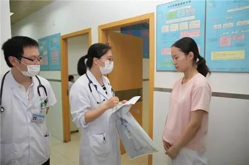 肾衰竭▲45岁男子，深夜血尿，查出肾衰竭，医生怒斥妻子：不知克制一下