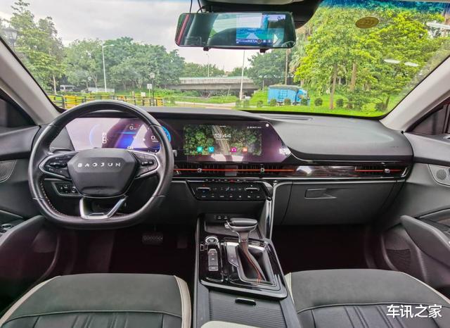 轿跑|8万多买轿跑，1.5T+四缸，长近5米跑高速不会累，关键还带电尾门