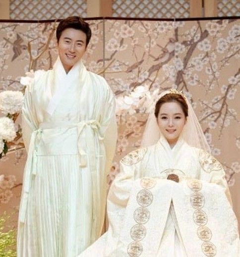 结婚|娱乐圈第一对中韩夫妻离婚？结婚请邓伦当伴郎，今孤身带娃回韩国