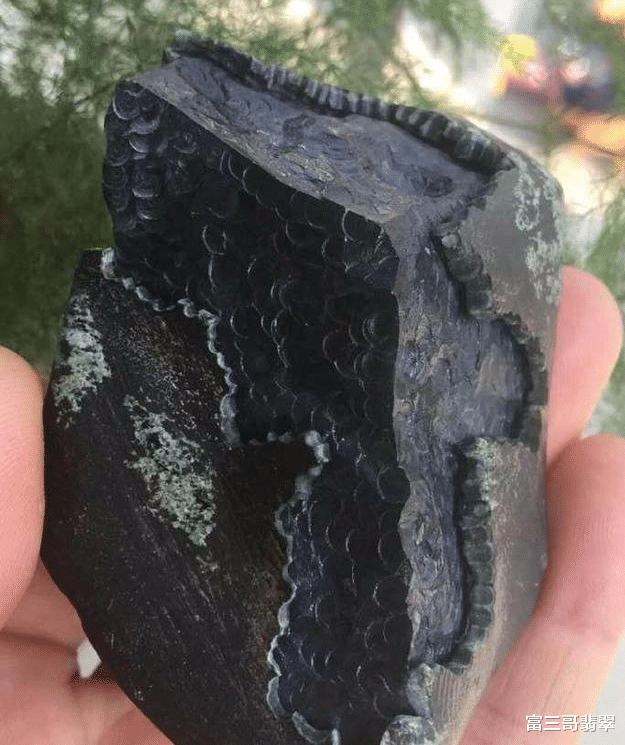 钱币|玩翡翠赌石，一定要知道怎么看“油性”，行家解密