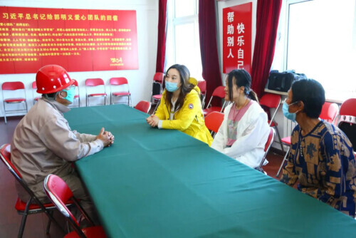 话晴空|23岁“歪脸女孩”脱胎换骨惊艳众人，拒绝当网红，想圆人民教师梦