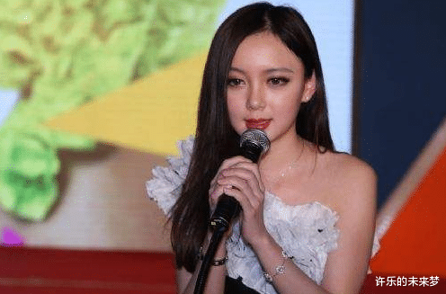 「萨顶顶」3次上春晚出尽洋相，与富豪相识90分钟就领证，今39岁成这般模样