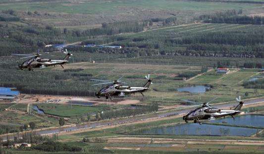 #空降兵#继空降兵千里运输之后，76集团军合成旅也抵达高原，99坦克群出动