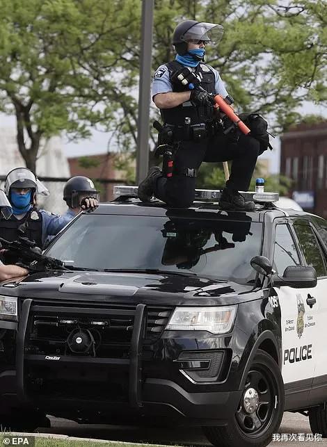 『美国』美国突发大规模暴动!万人洗劫全城 纵火烧楼 市民当街惨死