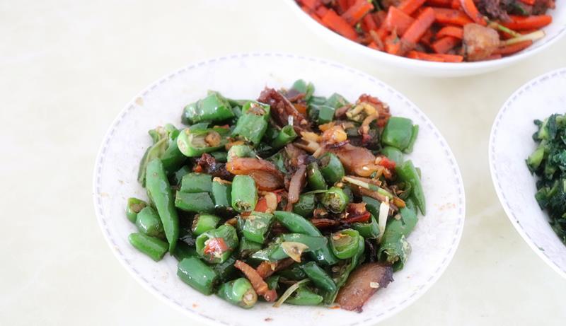 #酸菜#婆婆做的晚餐，四菜一汤，发个朋友圈，亲妈立马来接我和儿子回家