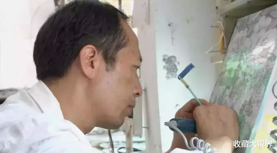 翡翠|可切出4000只手镯的翡翠原石，他却雕成《清明上河图》，惊艳世人