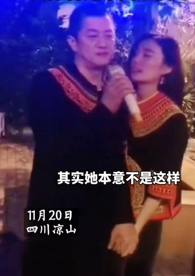 周依然|李亚鹏与小19岁女友再同框！穿情侣鞋吃饭都牵着手，女方加入嫣然基金