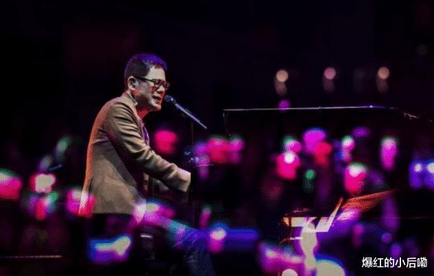 演唱会|过气而不自知的音乐“教父”，总以为自己还红，开场演唱会就尴尬了