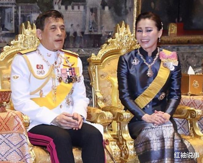 诗妮娜|35岁诗妮娜人缘堪忧，复宠后被整个王室排挤，独坐角落发呆好尬