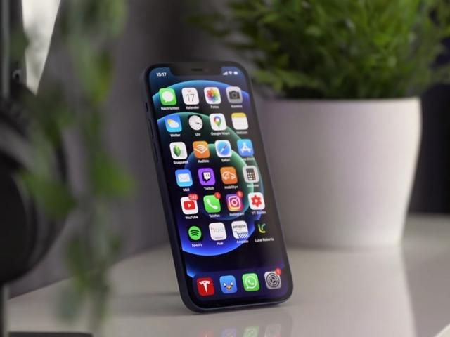 苹果|买64G版本的iPhone12还是256G的小米10至尊版？