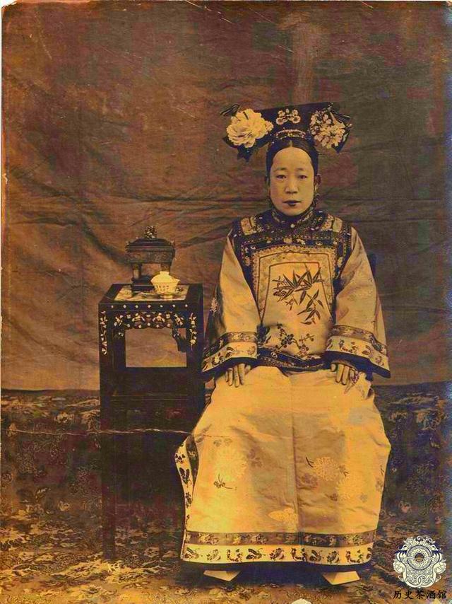 『川岛芳子』川岛芳子罕见家族照:图4是玷污她的养父,图9是她与丈夫的结婚照