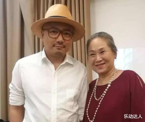 娱乐圈■儿子把62岁母亲拉进娱乐圈,儿子没红起来,母亲火了