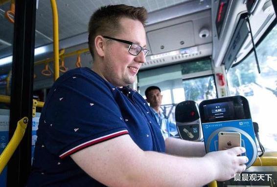 「移动支付」欧洲支付宝申请破产，欧美移动支付为啥玩不转？老外：人间不值得