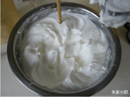 「蛋糕」蛋糕师说：电饭锅做蛋糕时，牢记5点，不回缩，不塌陷，好看好吃