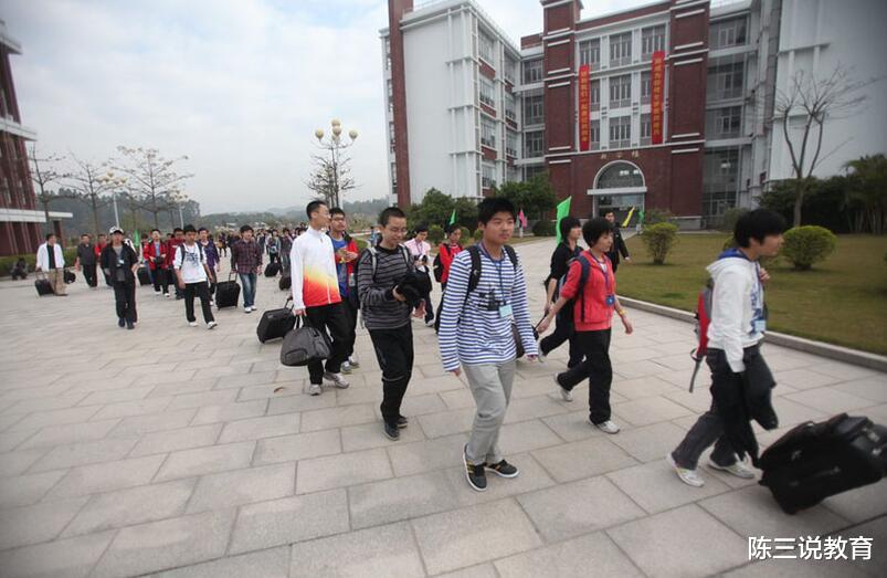 高校|高校才刚开学，为何不断有人申请退学？这3个原因让父母无奈