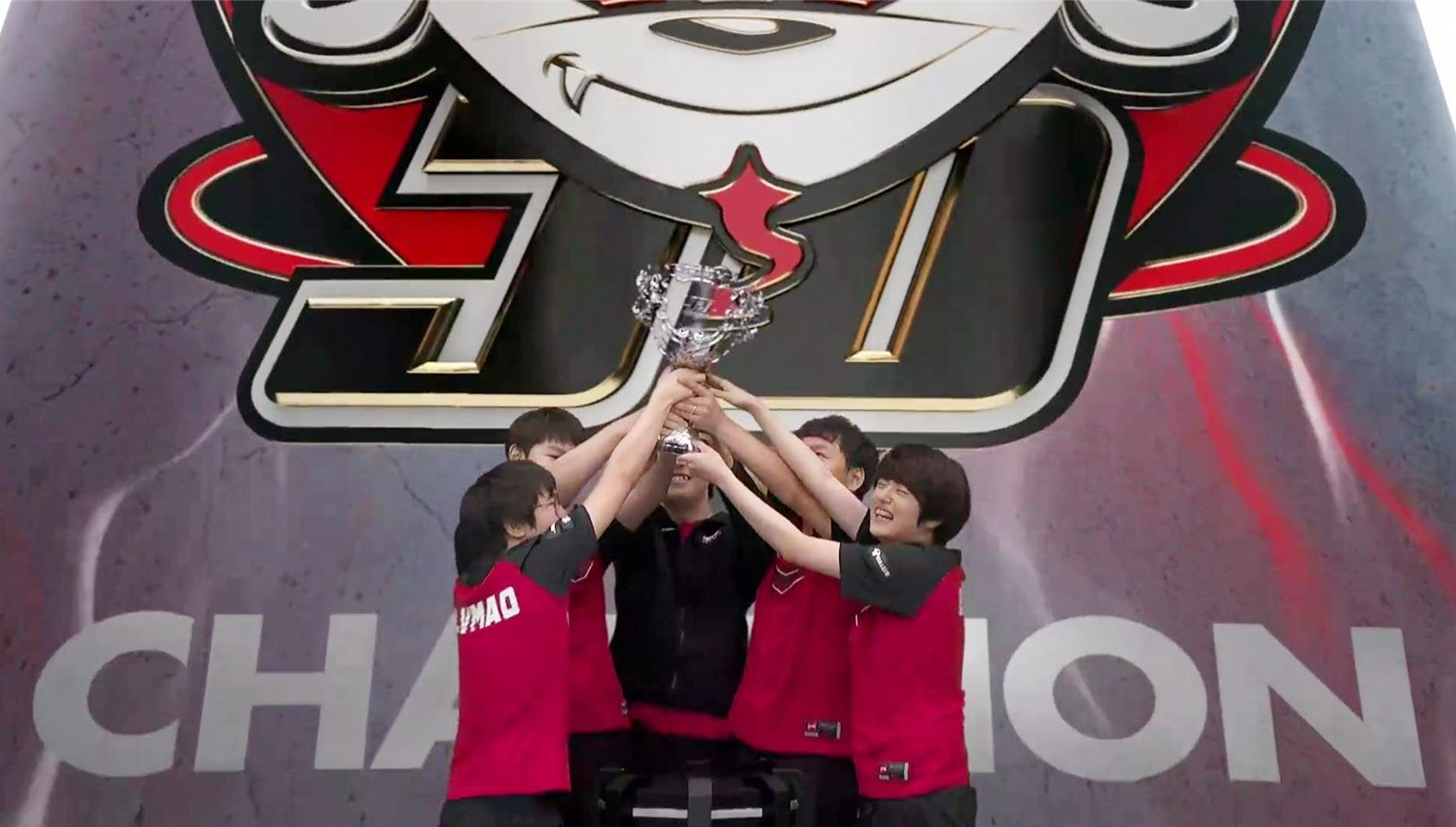 「tes战队」TES无缘春季赛冠军，Knight和JKL发文道歉，粉丝点赞直破10W