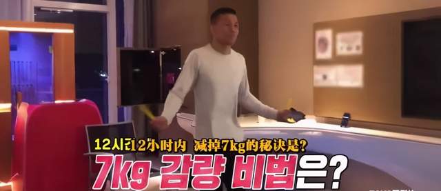 |小伙直播12小时减掉14斤，瘦成皮包骨，网友：减重后像个40岁大叔！