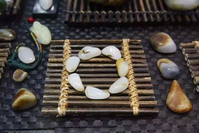 奇石|一年前一个神秘人,用70万元拍得5.5克小石头!